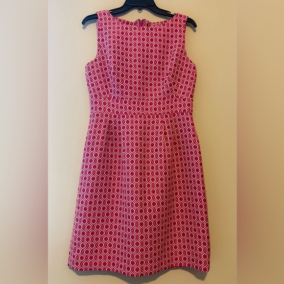 Tahari Dresses & Skirts - Tahari Pink and White Geometric Print Dress - Size 6
